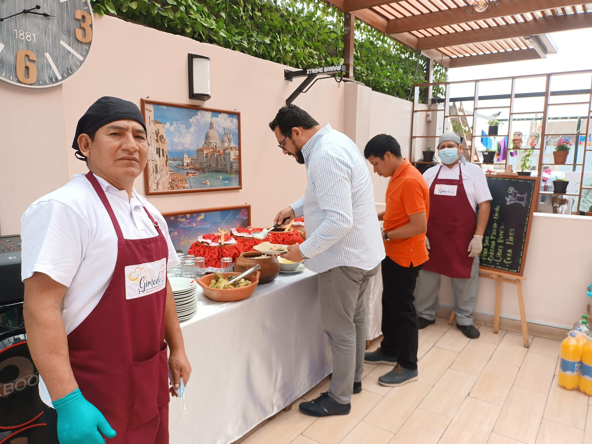Comedor preparado para fecha festiva